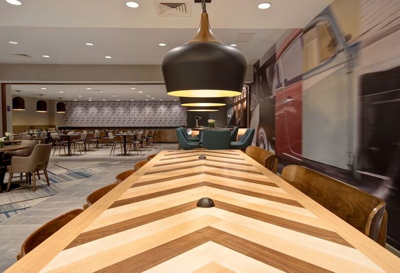 Отель Four Points By Sheraton Boston Newton