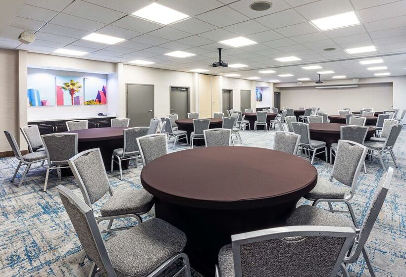 هتل Hampton Inn & Suites Houston Heights I 10