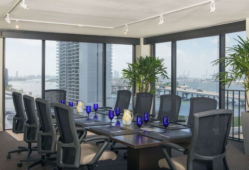فندق Hilton Miami Downtown