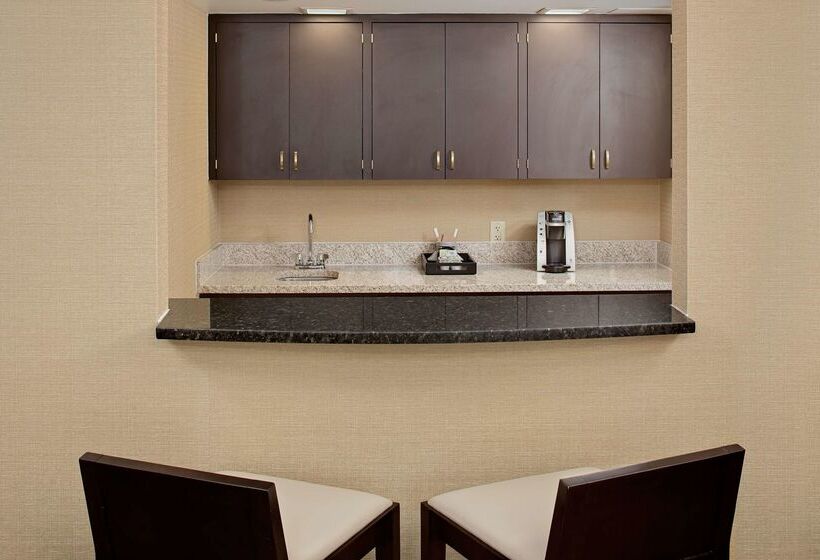 هتل Nashville Airport Marriott