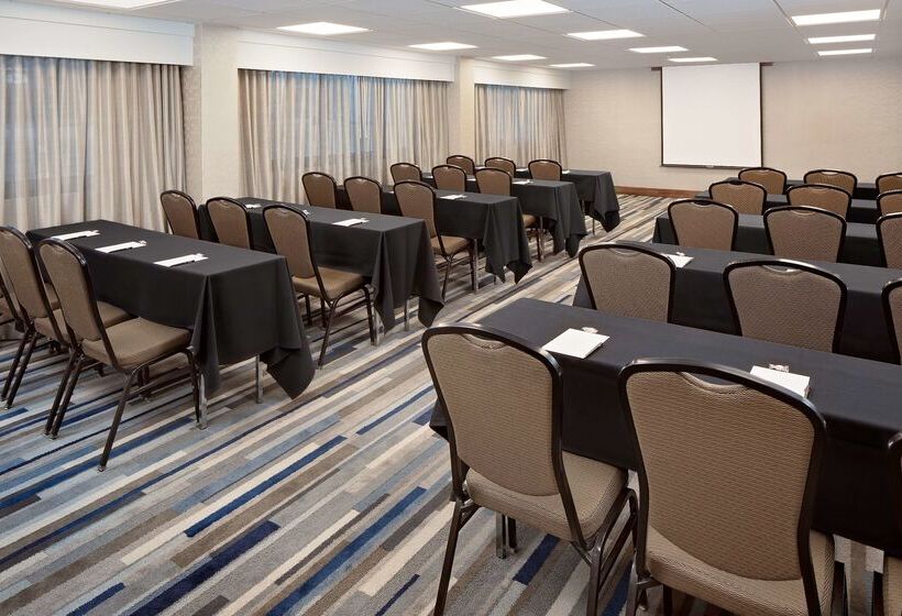 هتل Nashville Airport Marriott