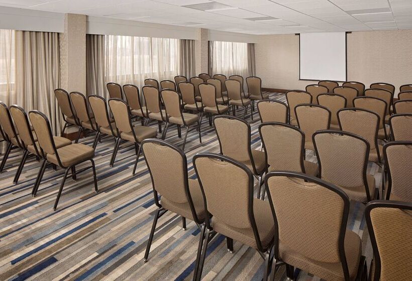 هتل Nashville Airport Marriott