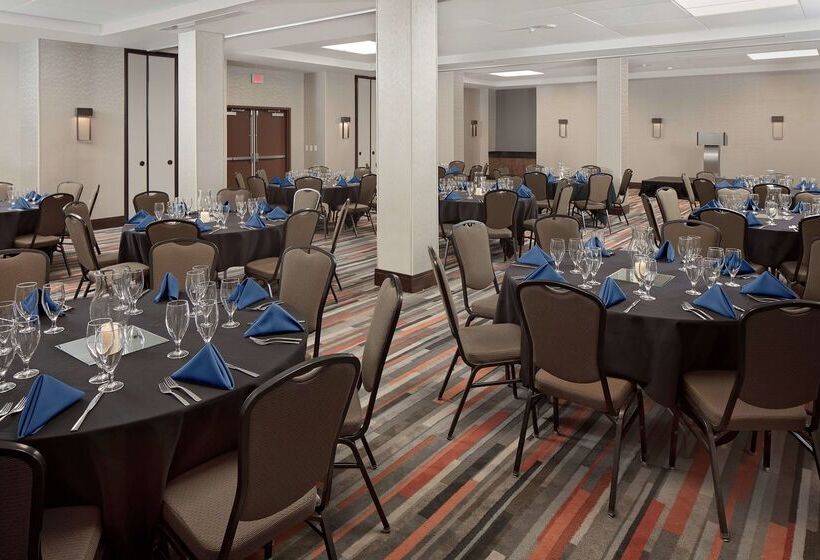 هتل Nashville Airport Marriott