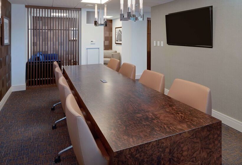 هتل Nashville Airport Marriott