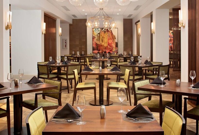 هتل Nashville Airport Marriott