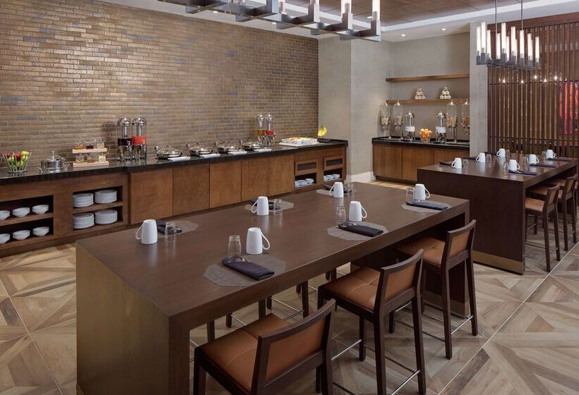 هتل Nashville Airport Marriott