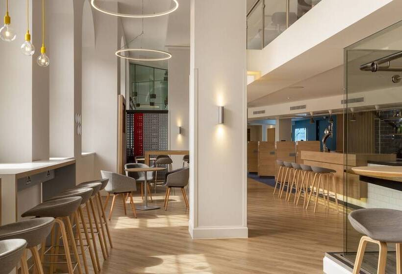 호텔 Holiday Inn Express Edinburgh City Centre, An Ihg