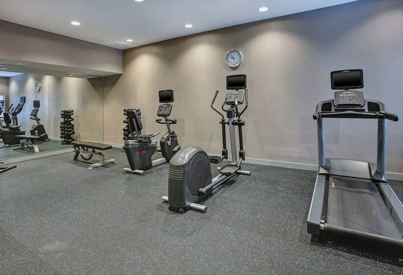 هتل Holiday Inn Express Nashville Airport, An Ihg