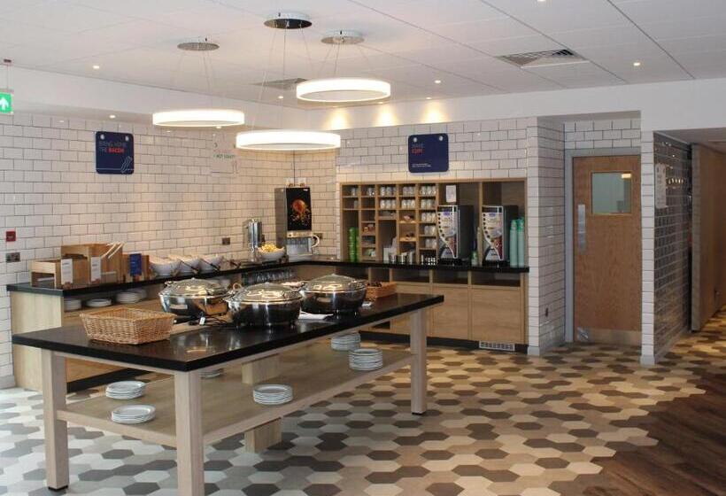 Отель Holiday Inn Express Oxford Kassam Stadium, An Ihg