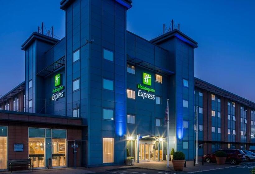 Отель Holiday Inn Express Oxford Kassam Stadium, An Ihg