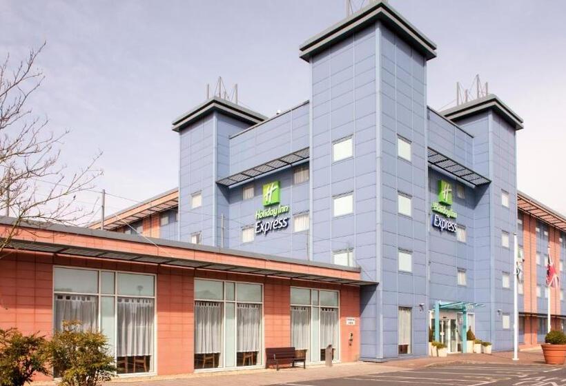 Отель Holiday Inn Express Oxford Kassam Stadium, An Ihg