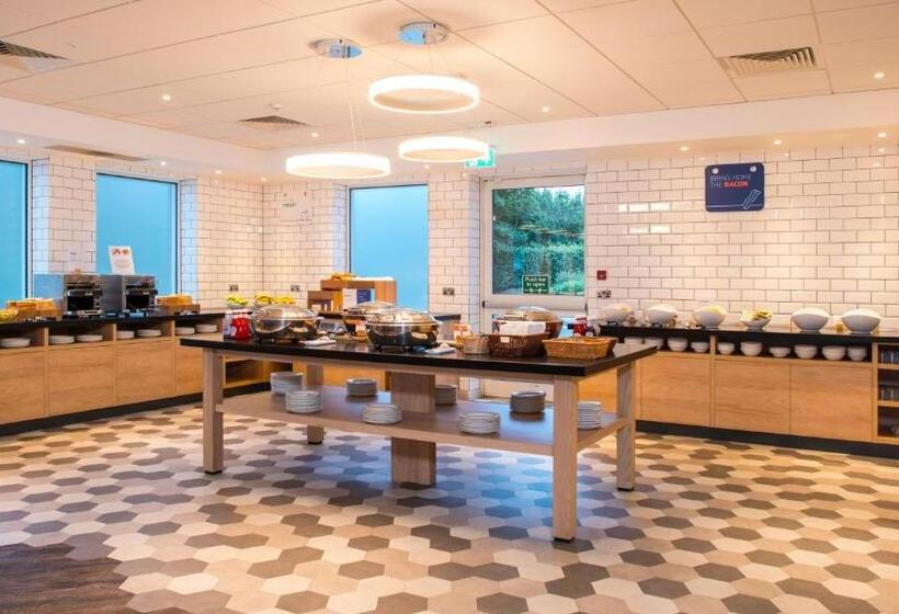 Отель Holiday Inn Express Oxford Kassam Stadium, An Ihg