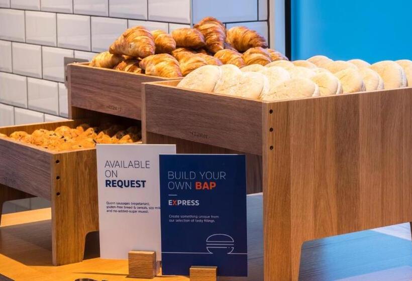 Отель Holiday Inn Express Oxford Kassam Stadium, An Ihg