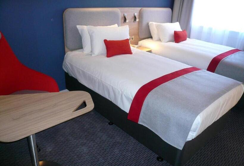 Отель Holiday Inn Express Oxford Kassam Stadium, An Ihg