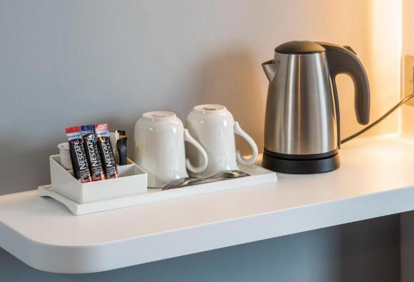 Отель Holiday Inn Express Oxford Kassam Stadium, An Ihg