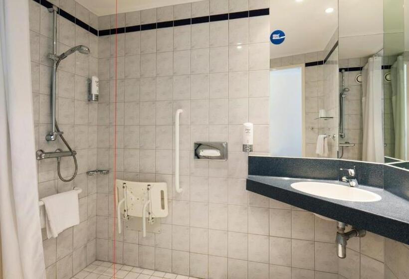 Отель Holiday Inn Express Oxford Kassam Stadium, An Ihg