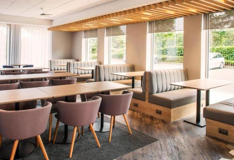 Отель Holiday Inn Express Oxford Kassam Stadium, An Ihg