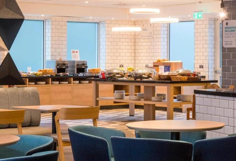 Отель Holiday Inn Express Oxford Kassam Stadium, An Ihg