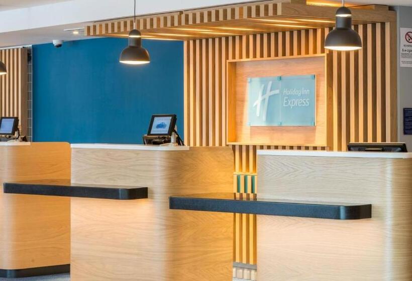 Отель Holiday Inn Express Oxford Kassam Stadium, An Ihg