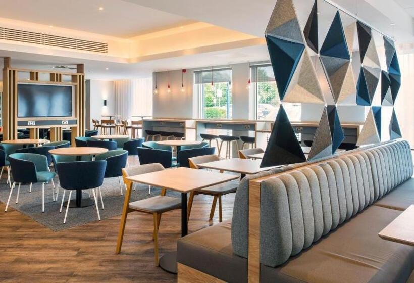 Отель Holiday Inn Express Oxford Kassam Stadium, An Ihg