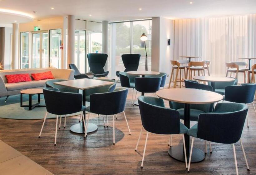 Отель Holiday Inn Express Oxford Kassam Stadium, An Ihg