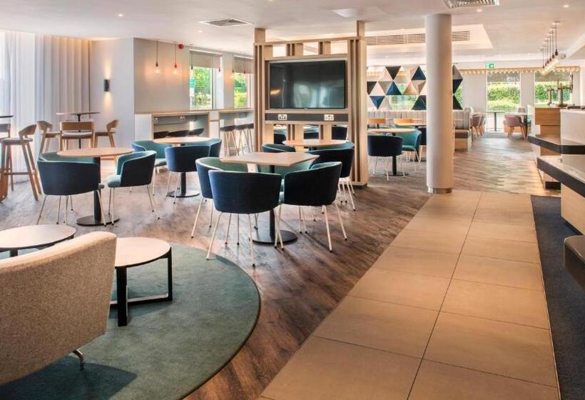 Отель Holiday Inn Express Oxford Kassam Stadium, An Ihg