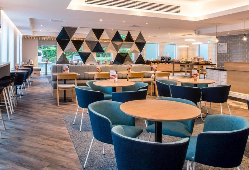 Отель Holiday Inn Express Oxford Kassam Stadium, An Ihg