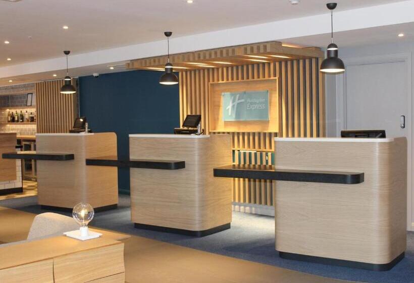 Отель Holiday Inn Express Oxford Kassam Stadium, An Ihg