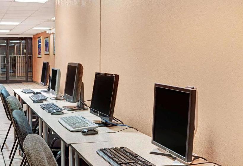 酒店 Howard Johnson By Wyndham Tropical Palms Kissimmee