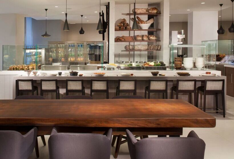 هتل Hyatt Regency Los Angeles International Airport