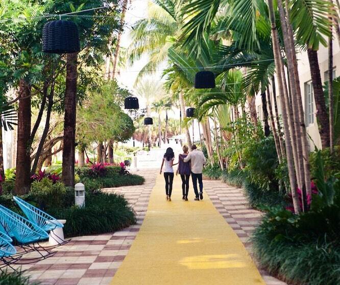 Kimpton Surfcomber Hotel, An Ihg