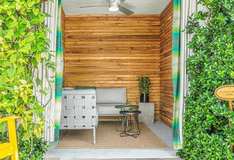 Kimpton Surfcomber Hotel, An Ihg