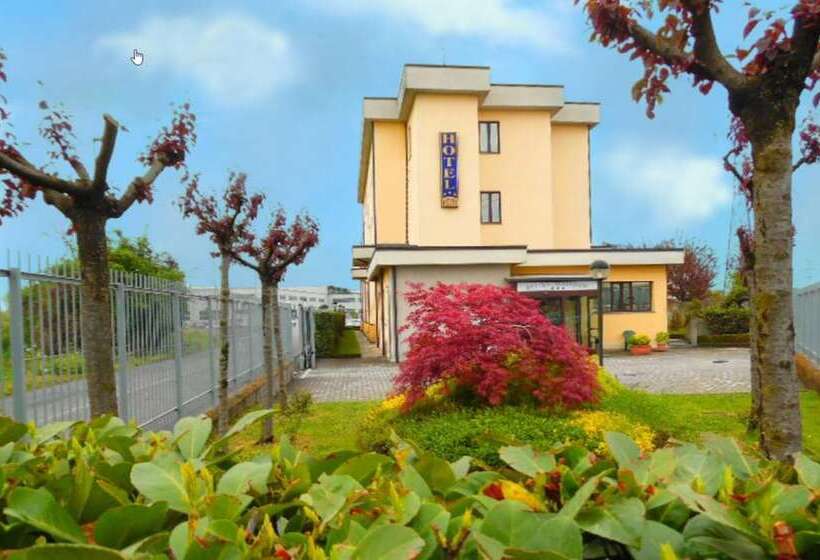 בית מלון כפרי Majestic