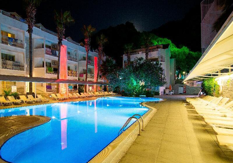 فندق Mirage World