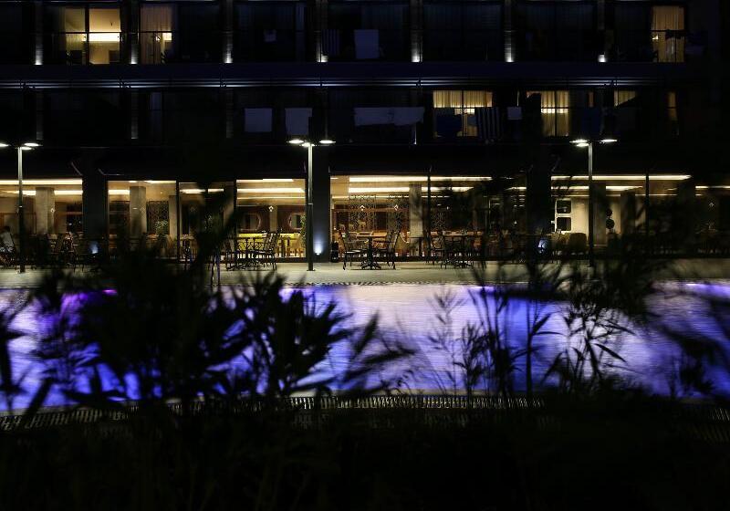 فندق Mirage World