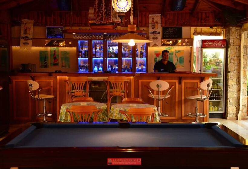 هتل Perdikia Beach