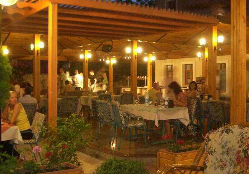 هتل Perdikia Beach