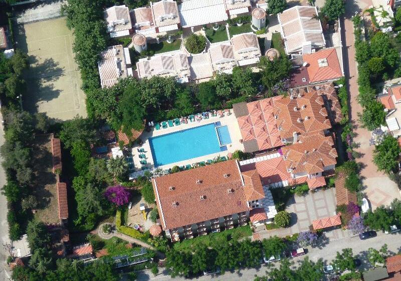 هتل Perdikia Beach