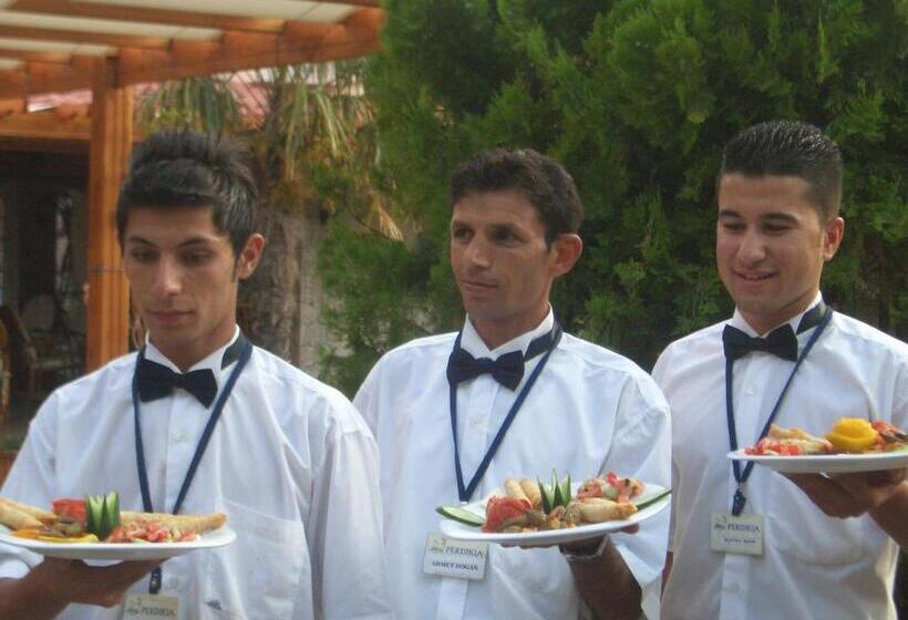 هتل Perdikia Beach