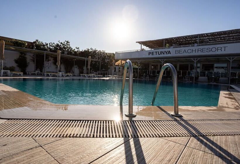 בית מלון כפרי Petunya Beach Resort