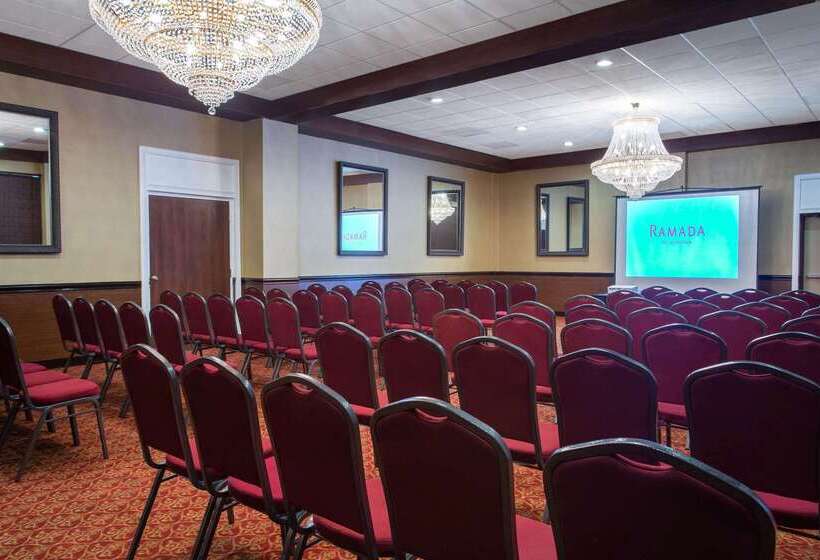 בית מלון כפרי Ramada By Wyndham Tampa Westshore Airport South