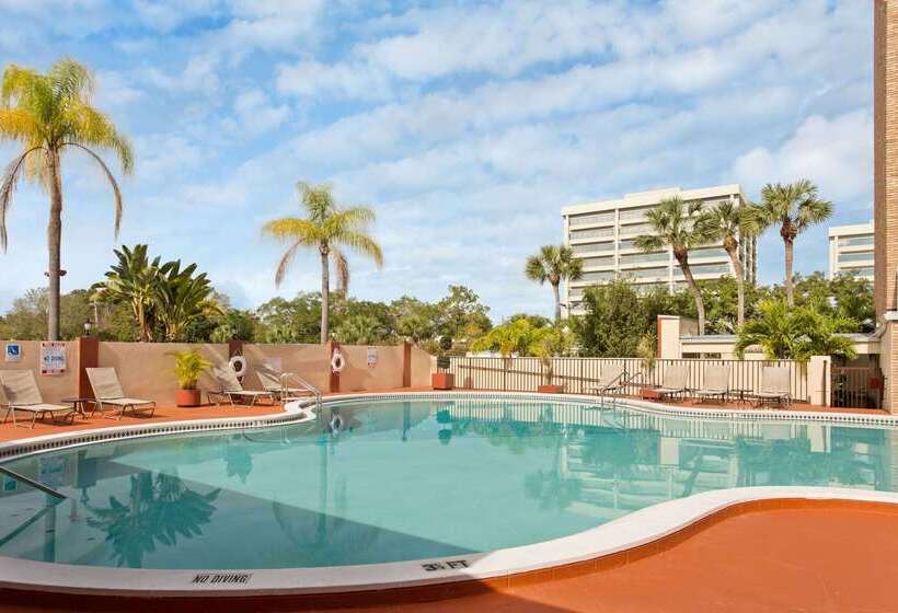 בית מלון כפרי Ramada By Wyndham Tampa Westshore Airport South