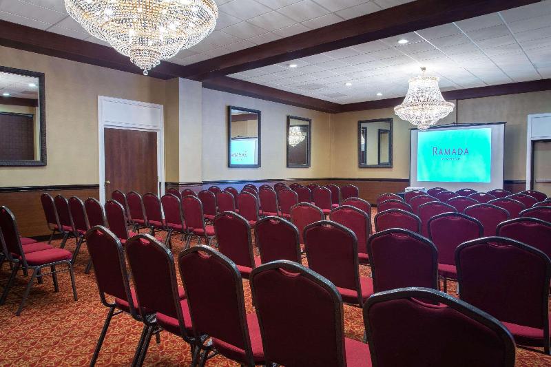 בית מלון כפרי Ramada By Wyndham Tampa Westshore Airport South