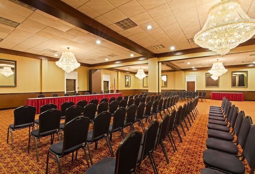 فندق Ramada By Wyndham Tampa Westshore Airport South