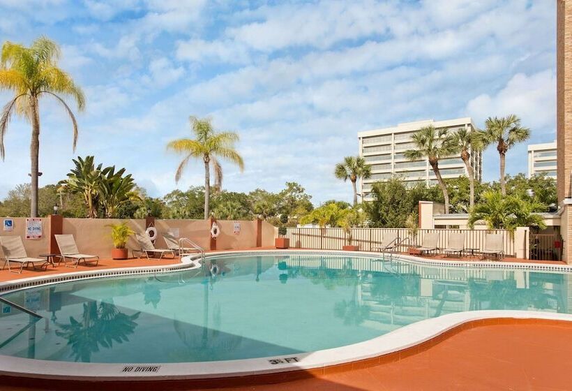 בית מלון כפרי Ramada By Wyndham Tampa Westshore Airport South