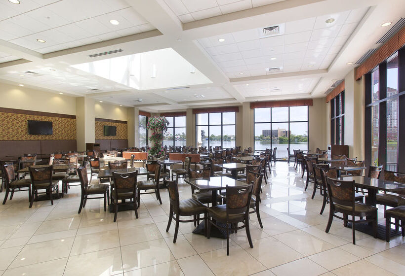 호텔 Ramada Plaza Resort & Suites By Wyndham Orlando Intl Drive