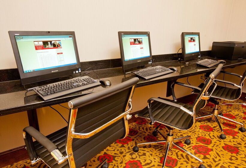 호텔 Ramada Plaza Resort & Suites By Wyndham Orlando Intl Drive