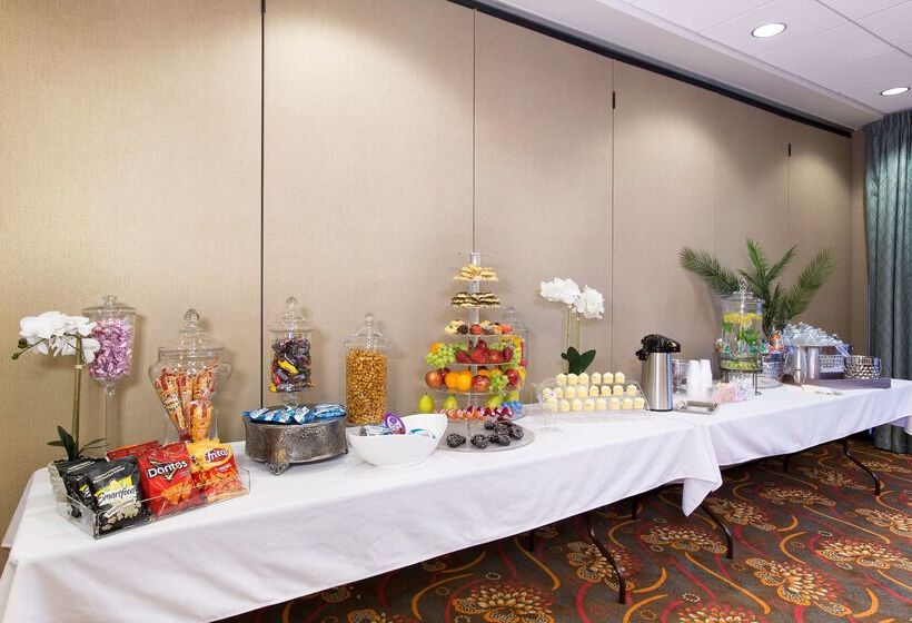 호텔 Ramada Plaza Resort & Suites By Wyndham Orlando Intl Drive