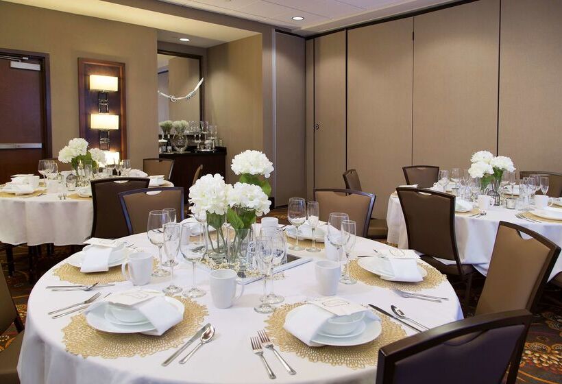 호텔 Ramada Plaza Resort & Suites By Wyndham Orlando Intl Drive