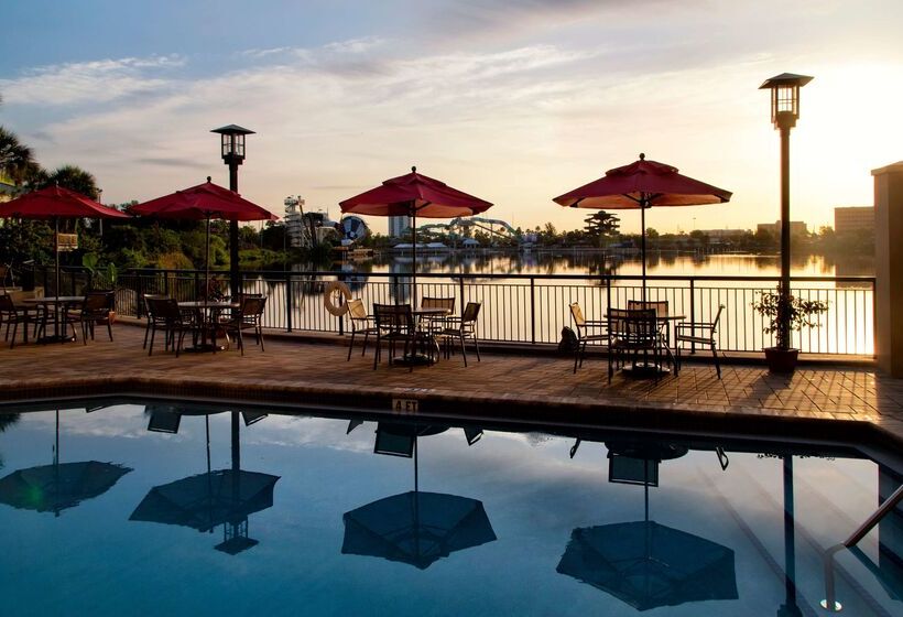 호텔 Ramada Plaza Resort & Suites By Wyndham Orlando Intl Drive